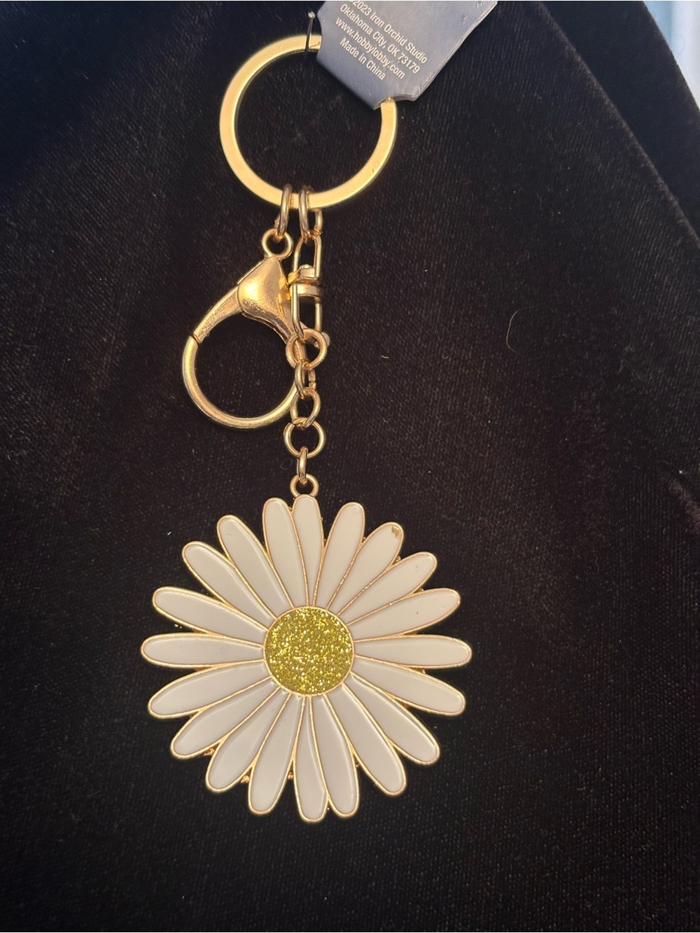 Gold Daisy Keychain/Purse bling with White Petals - Women's Accessory